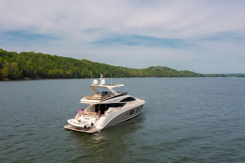 Slide: The Image of Sea Ray L650 FLY 2018 - 2