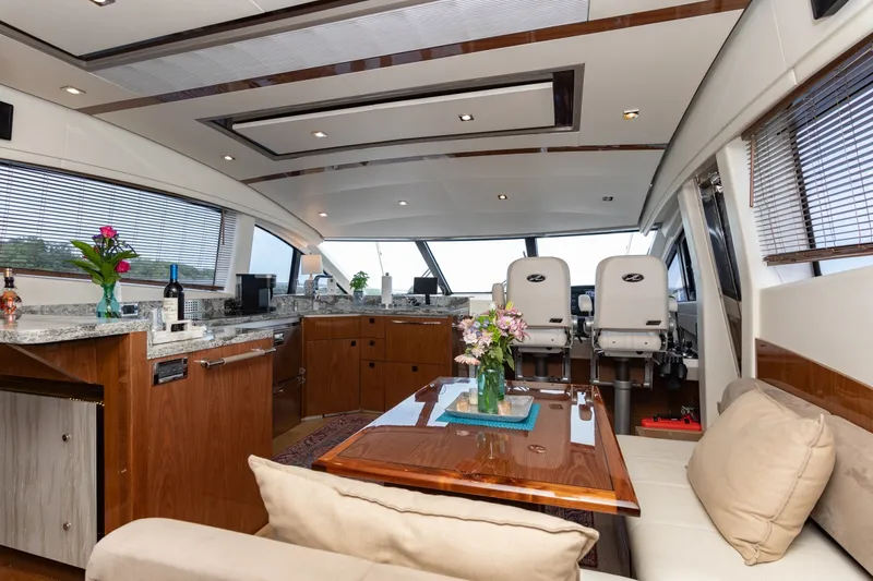 Slide: The Image of Sea Ray L650 FLY 2018 - 20