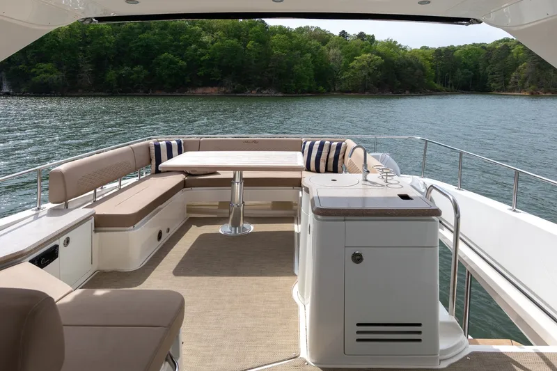 Slide: The Image of Sea Ray L650 FLY 2018 - 29