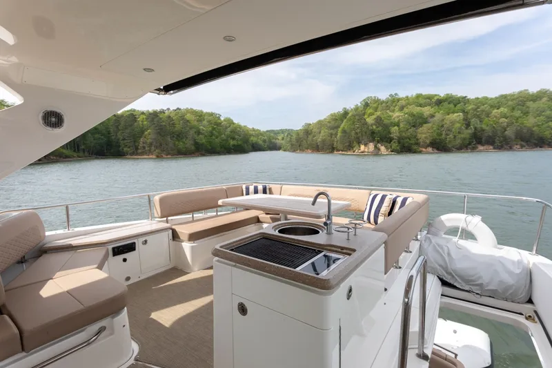 Slide: The Image of Sea Ray L650 FLY 2018 - 35