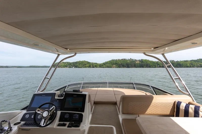 Slide: The Image of Sea Ray L650 FLY 2018 - 38