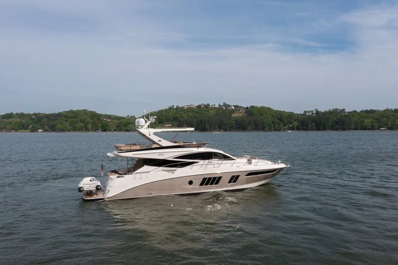 Slide: The Image of Sea Ray L650 FLY 2018 - 4