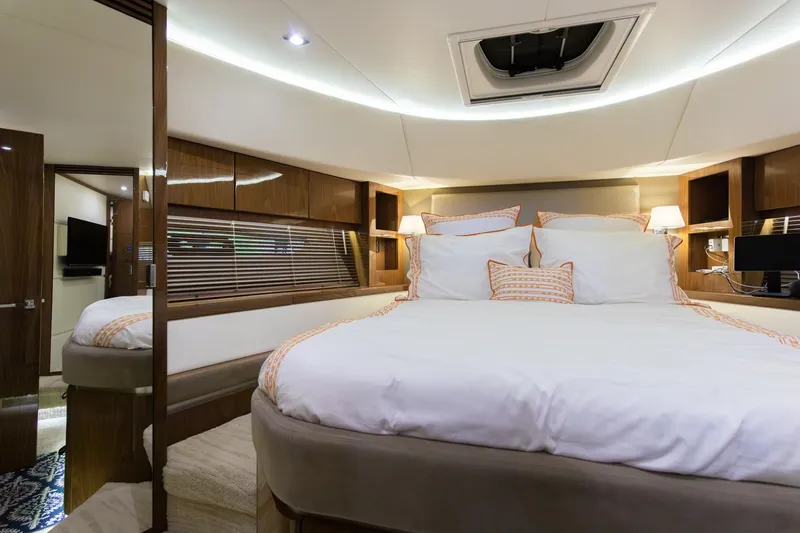 Slide: The Image of Sea Ray L650 FLY 2018 - 45