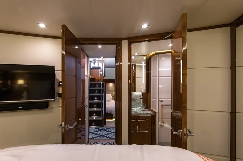 Slide: The Image of Sea Ray L650 FLY 2018 - 48