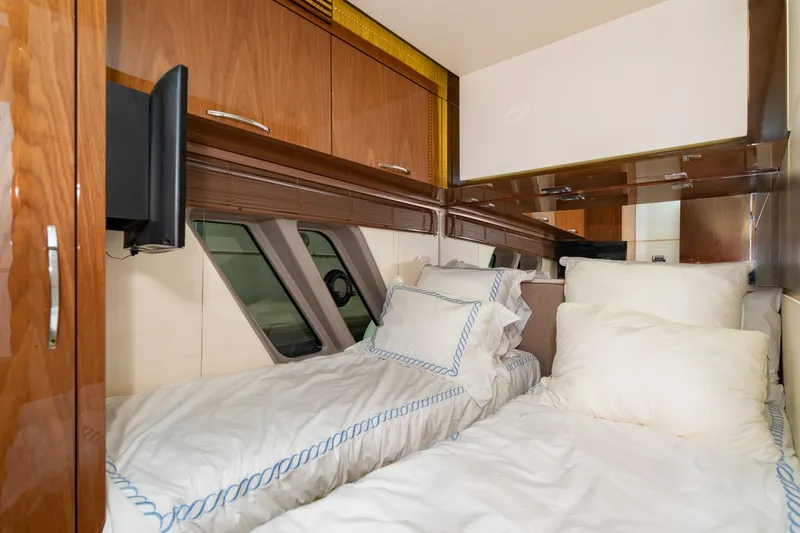 Slide: The Image of Sea Ray L650 FLY 2018 - 50