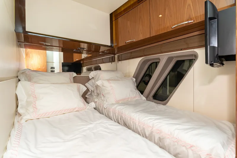 Slide: The Image of Sea Ray L650 FLY 2018 - 51