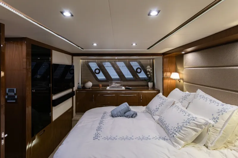 Slide: The Image of Sea Ray L650 FLY 2018 - 53
