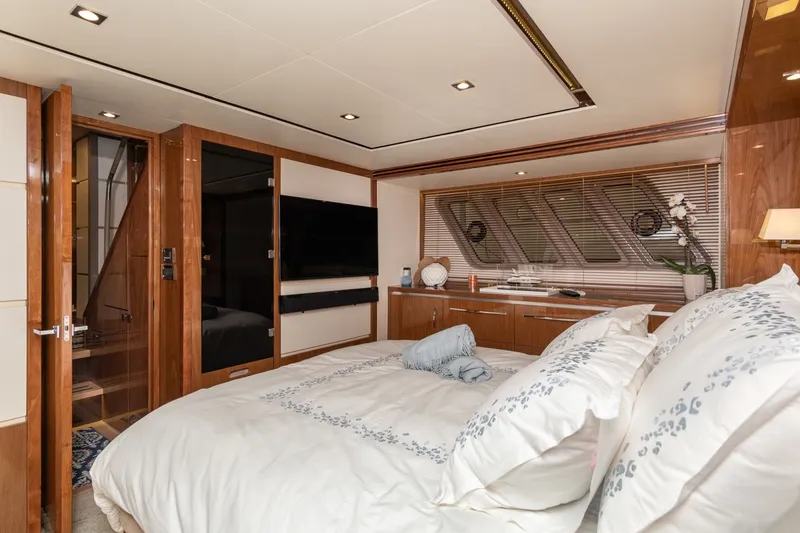 Slide: The Image of Sea Ray L650 FLY 2018 - 55