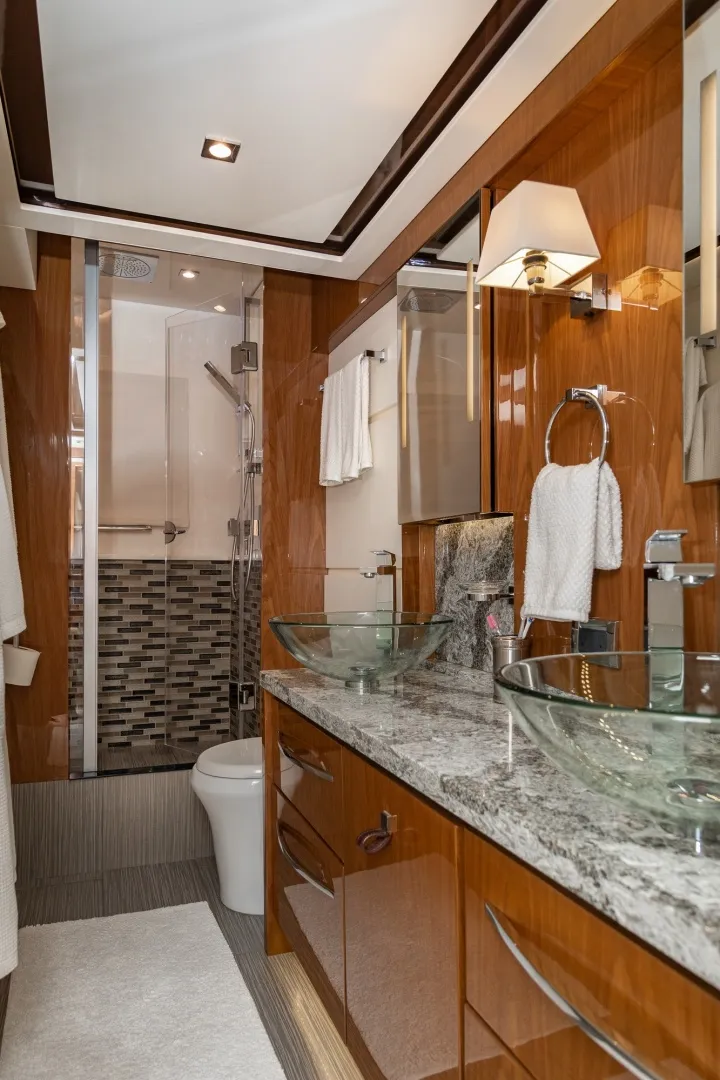 Slide: The Image of Sea Ray L650 FLY 2018 - 60