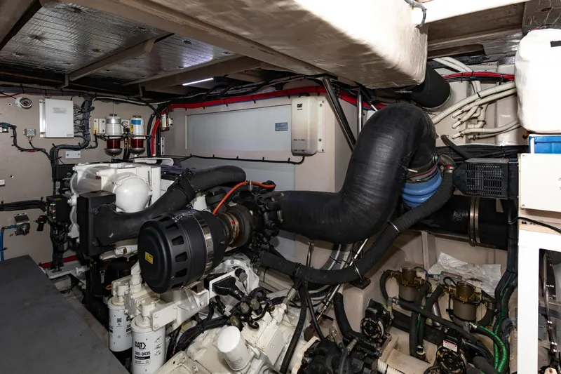 Slide: The Image of Sea Ray L650 FLY 2018 - 61