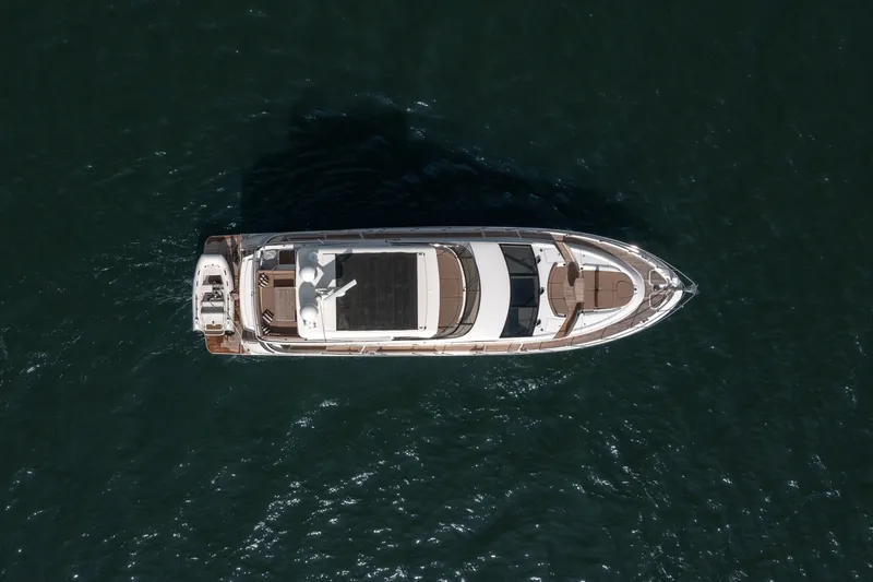 Slide: The Image of Sea Ray L650 FLY 2018 - 9
