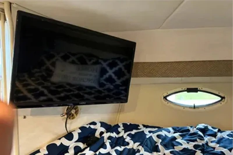 Slide: The Image of Monterey 322 Cruiser 2001 - 16