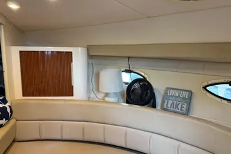 Slide: The Image of Monterey 322 Cruiser 2001 - 17