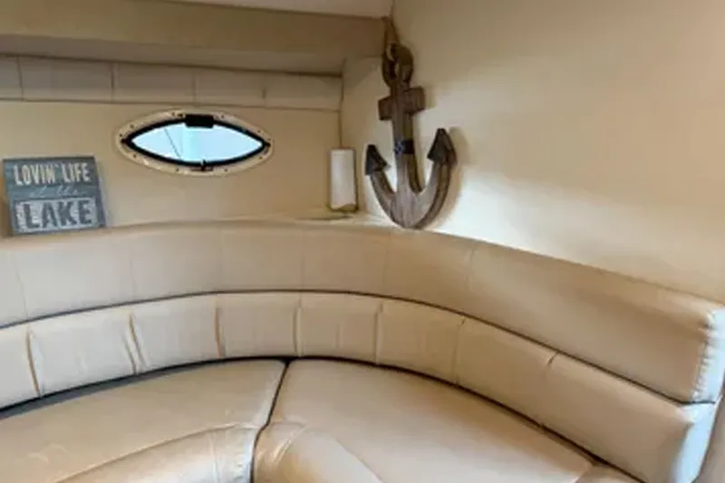 Slide: The Image of Monterey 322 Cruiser 2001 - 18