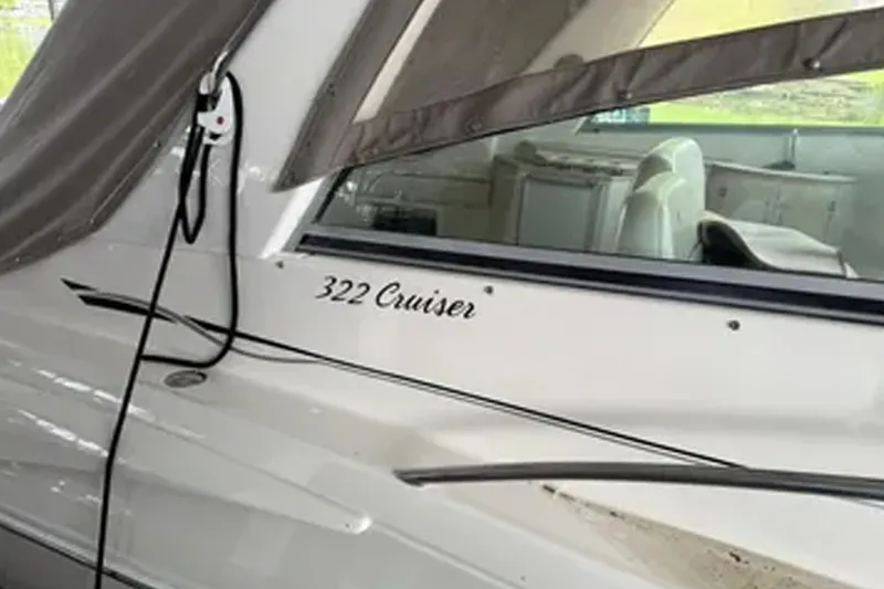 Slide: The Image of Monterey 322 Cruiser 2001 - 5