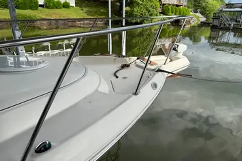 Slide: The Image of Monterey 322 Cruiser 2001 - 8