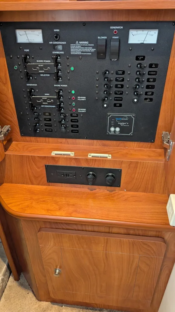 Slide: The Image of Rinker 300 Express 2008 - 14