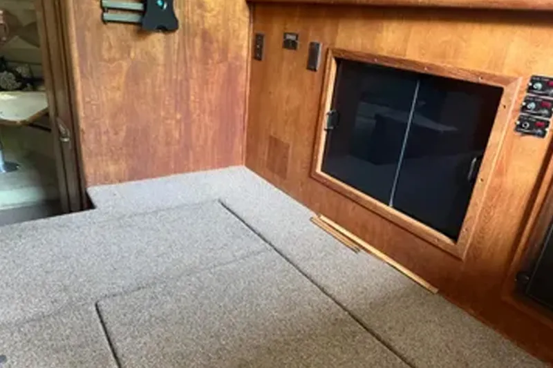Slide: The Image of Carver Yachts 300 1994 - 15