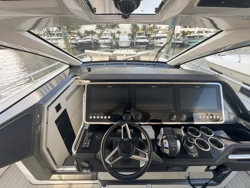 Slide: The Image of Azimut Verve 47 2023 - 25