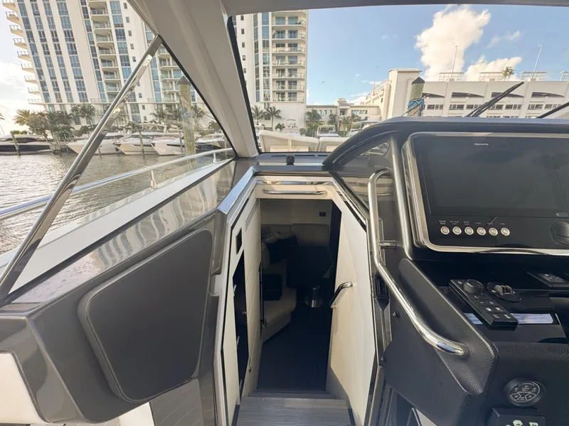 Slide: The Image of Azimut Verve 47 2023 - 29