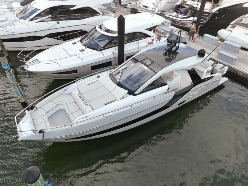 Slide: The Image of Azimut Verve 47 2023 - 7