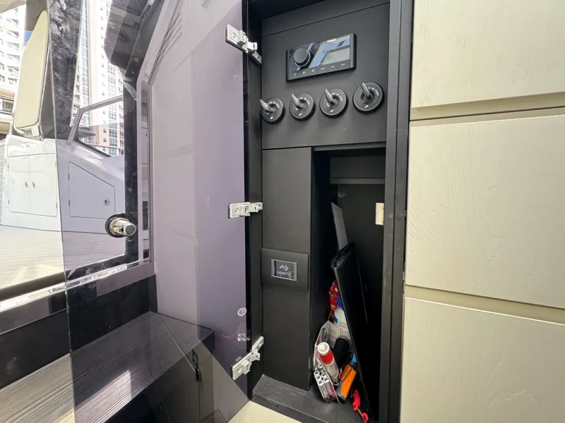Slide: The Image of Azimut Verve 47 2023 - 90