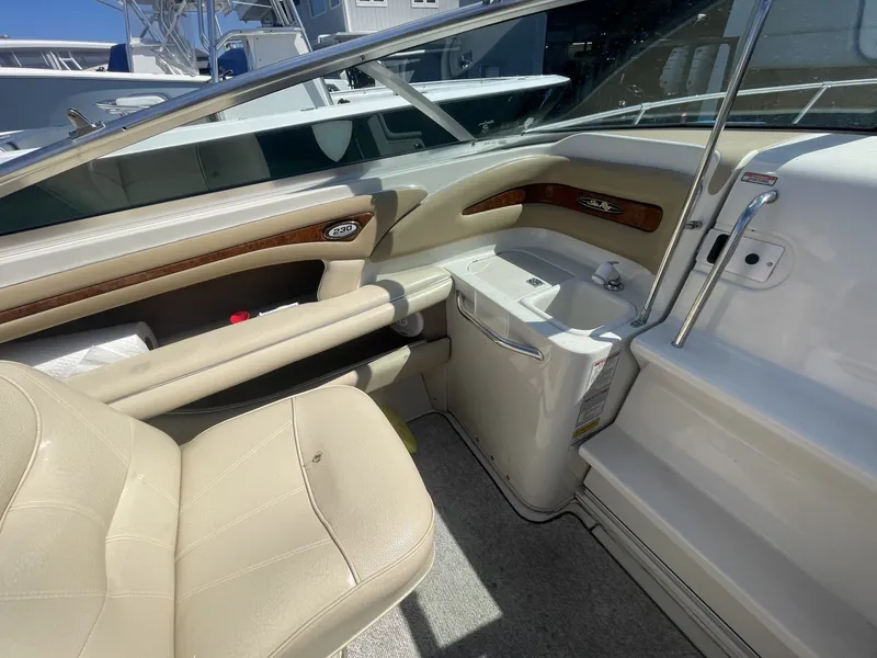 Slide: The Image of Sea Ray 230 Signature 2000 - 12