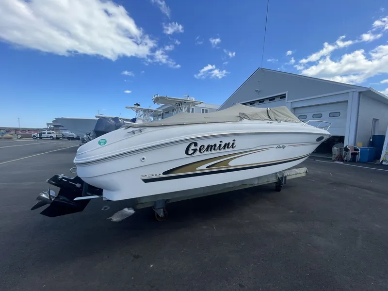 Slide: The Image of Sea Ray 230 Signature 2000 - 2