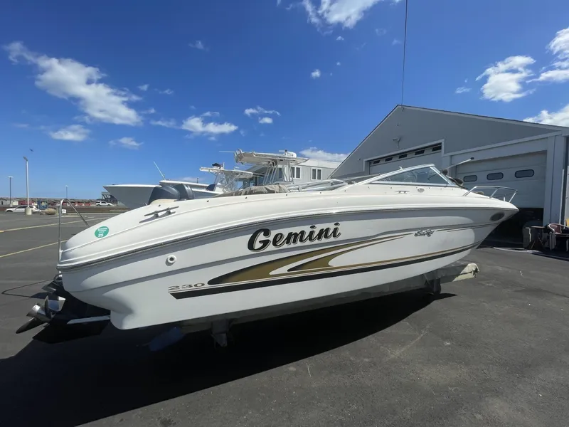 Slide: The Image of Sea Ray 230 Signature 2000 - 4
