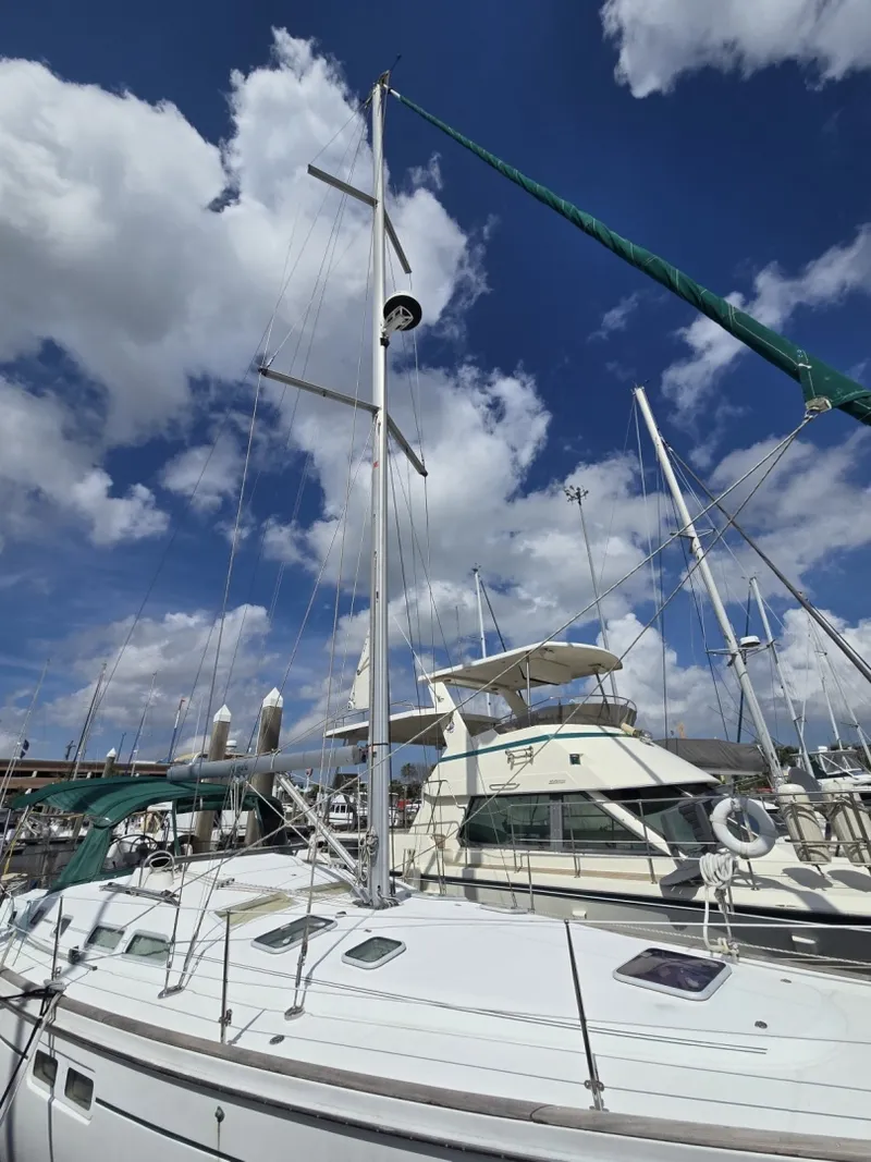 Slide: The Image of Beneteau 423 2004 - 16