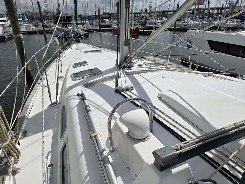 Slide: The Image of Beneteau 423 2004 - 17