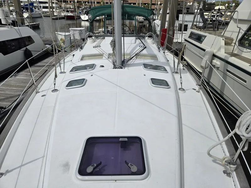 Slide: The Image of Beneteau 423 2004 - 18