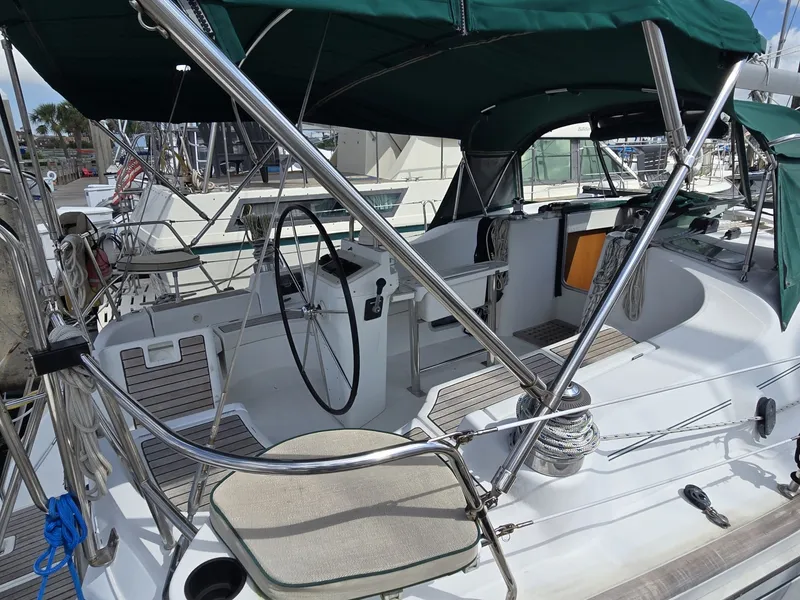 Slide: The Image of Beneteau 423 2004 - 21