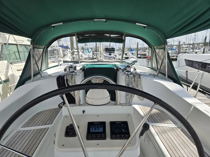 Slide: The Image of Beneteau 423 2004 - 24