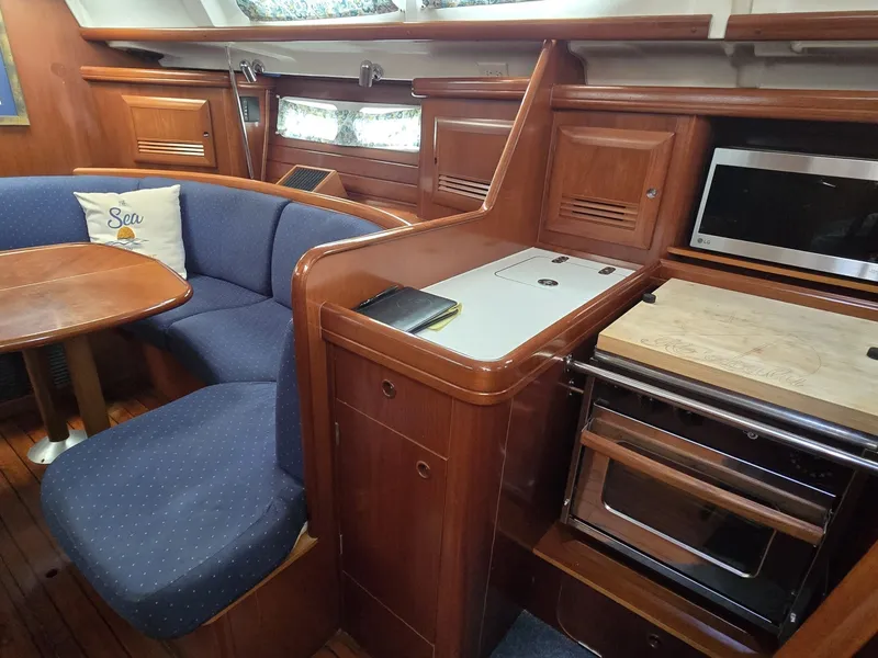 Slide: The Image of Beneteau 423 2004 - 31