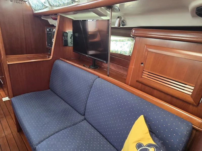 Slide: The Image of Beneteau 423 2004 - 32