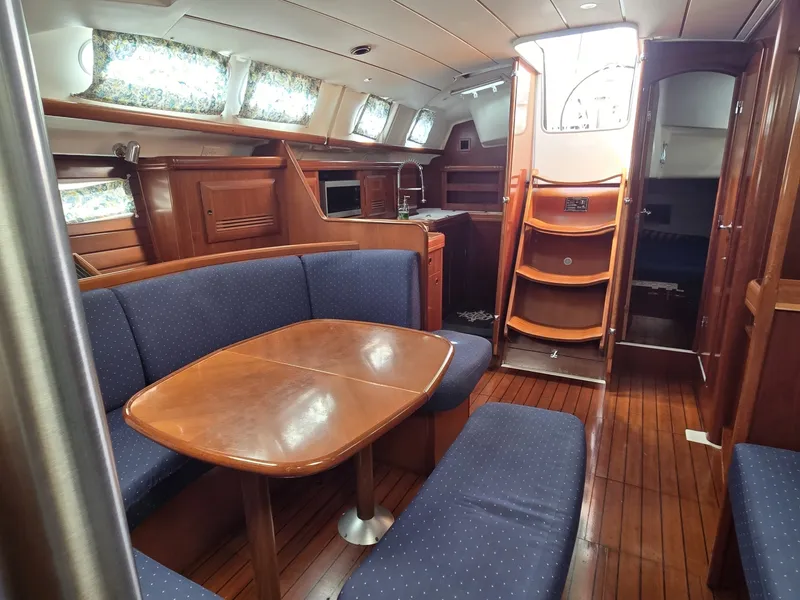 Slide: The Image of Beneteau 423 2004 - 34