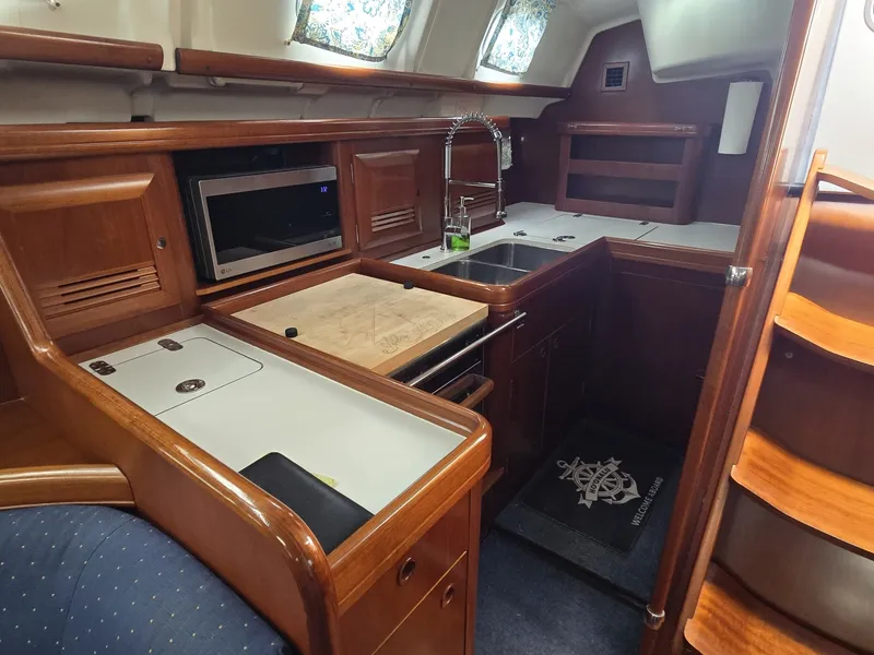 Slide: The Image of Beneteau 423 2004 - 38