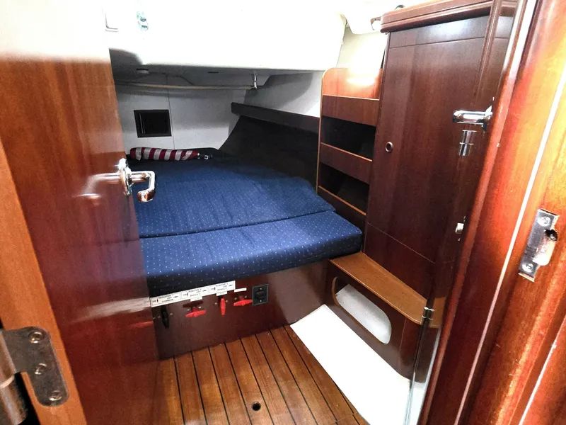 Slide: The Image of Beneteau 423 2004 - 42