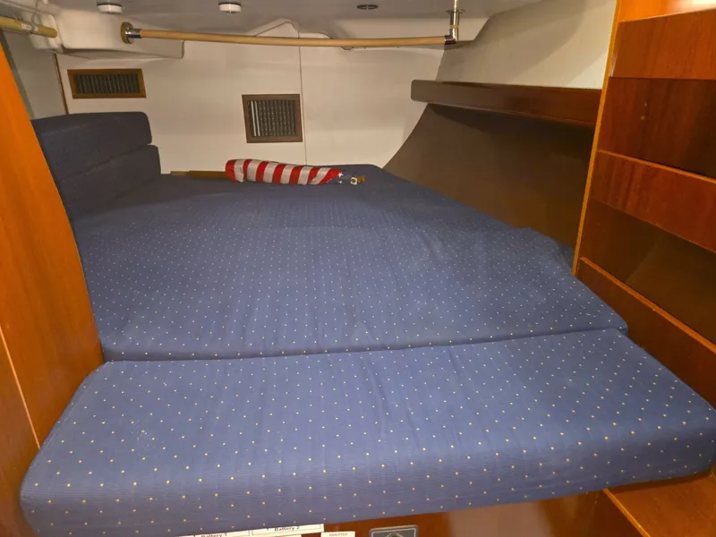 Slide: The Image of Beneteau 423 2004 - 43