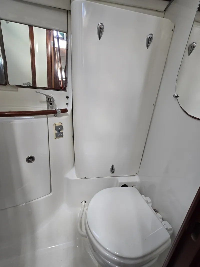 Slide: The Image of Beneteau 423 2004 - 44