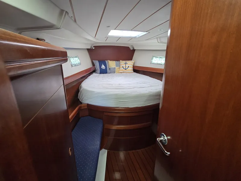 Slide: The Image of Beneteau 423 2004 - 46