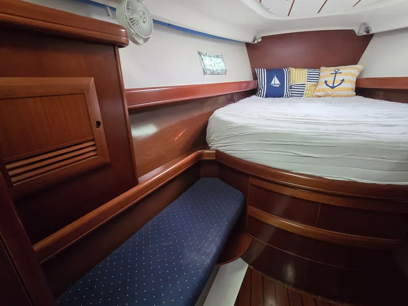 Slide: The Image of Beneteau 423 2004 - 47