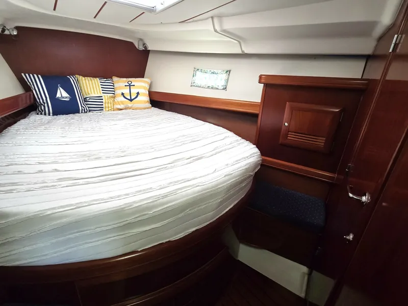 Slide: The Image of Beneteau 423 2004 - 48