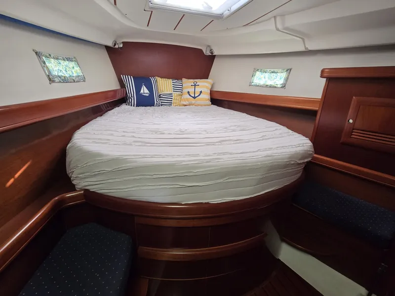 Slide: The Image of Beneteau 423 2004 - 49