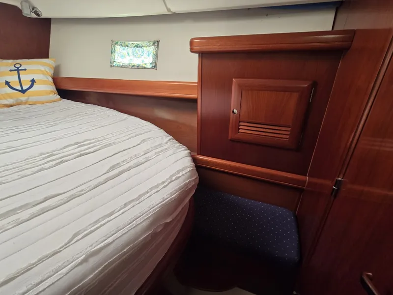 Slide: The Image of Beneteau 423 2004 - 51
