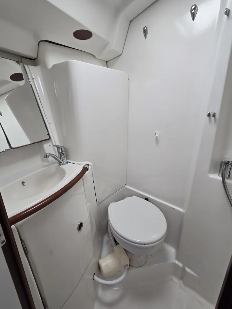 Slide: The Image of Beneteau 423 2004 - 52