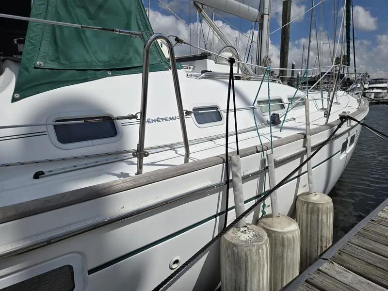 Slide: The Image of Beneteau 423 2004 - 8
