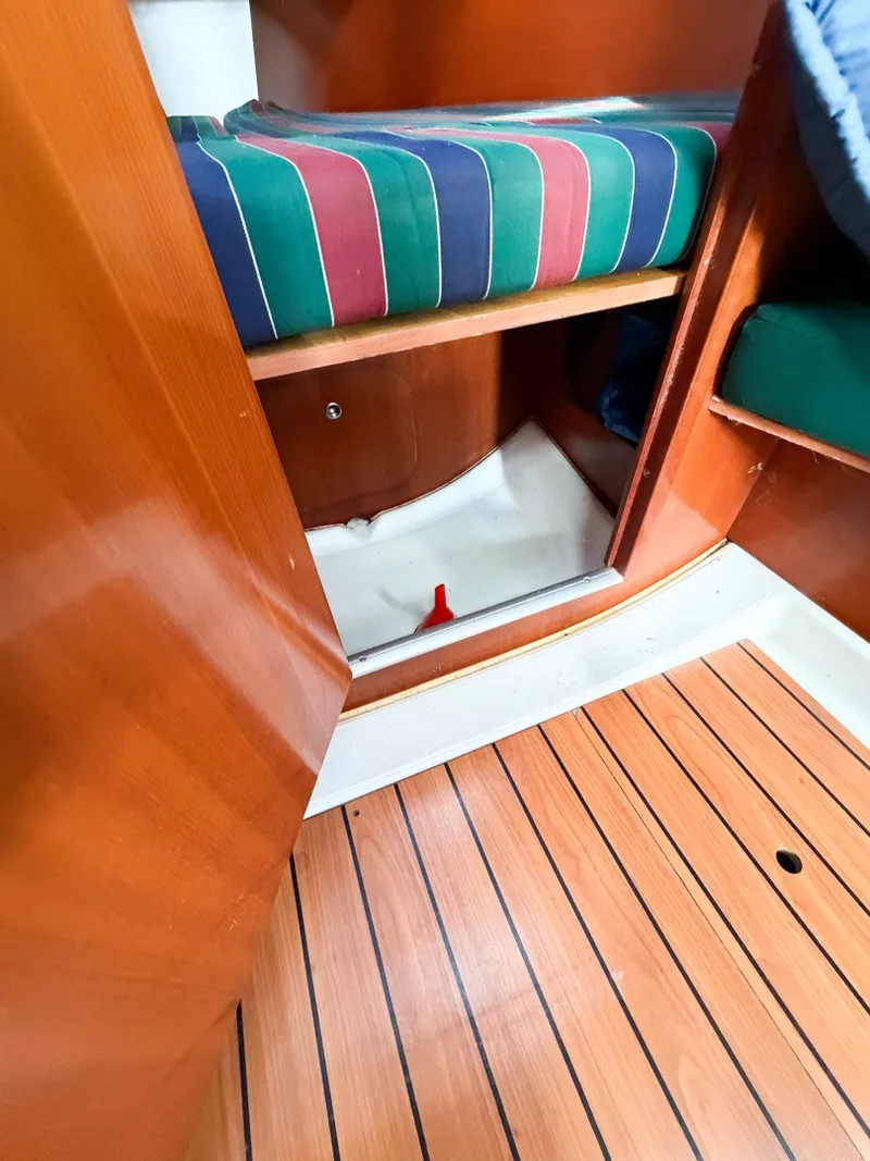 Slide: The Image of Beneteau 323 2007 - 24