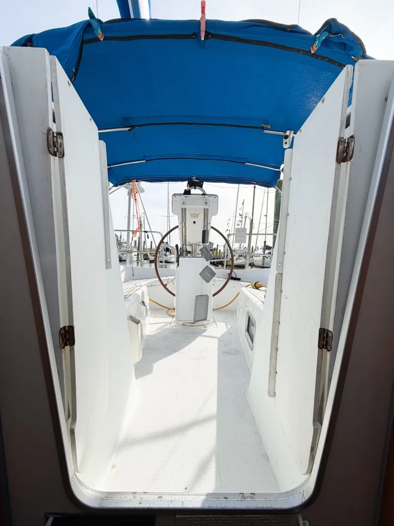 Slide: The Image of Beneteau 323 2007 - 28